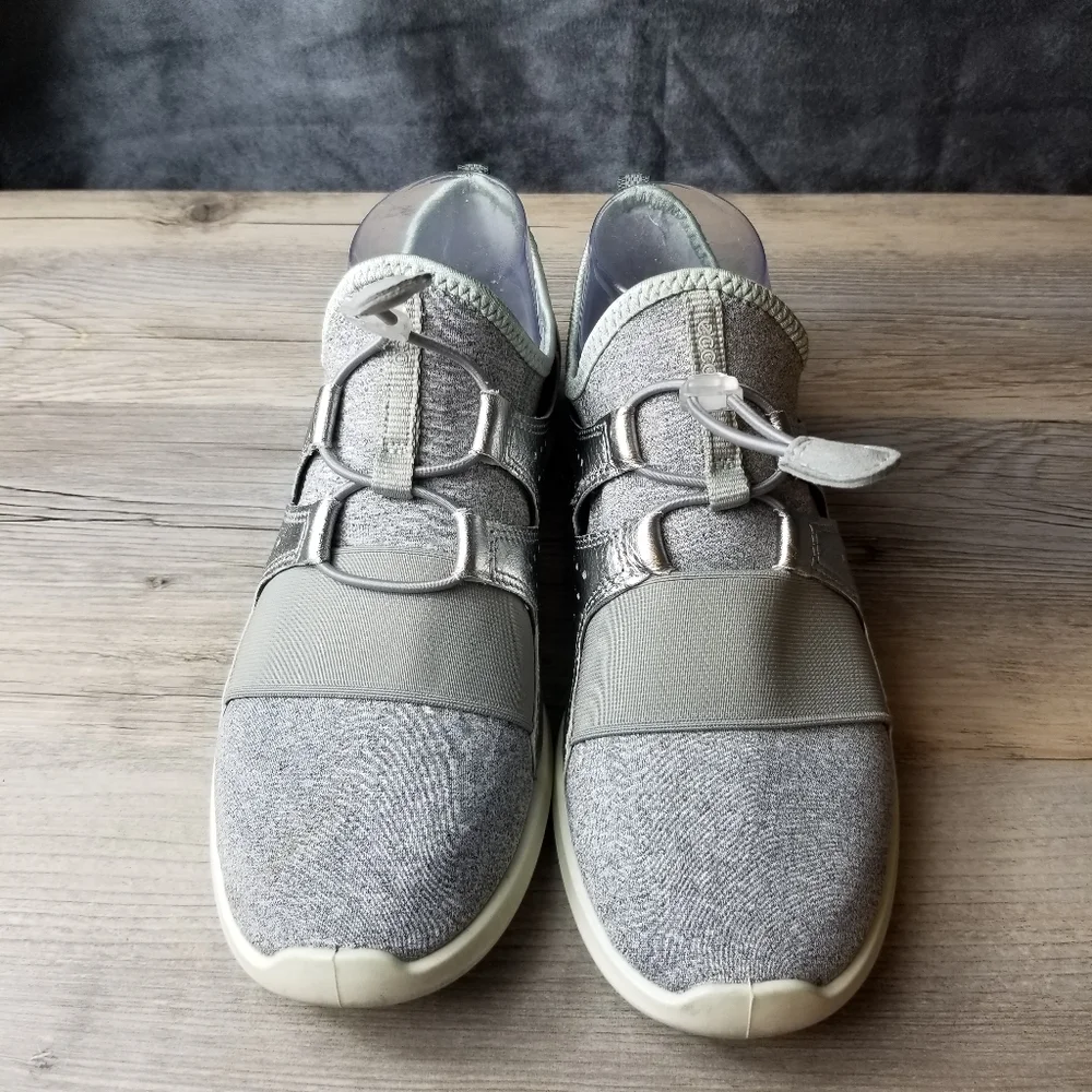 Ecco Sense Elastic Toggle Slip On Sneaker